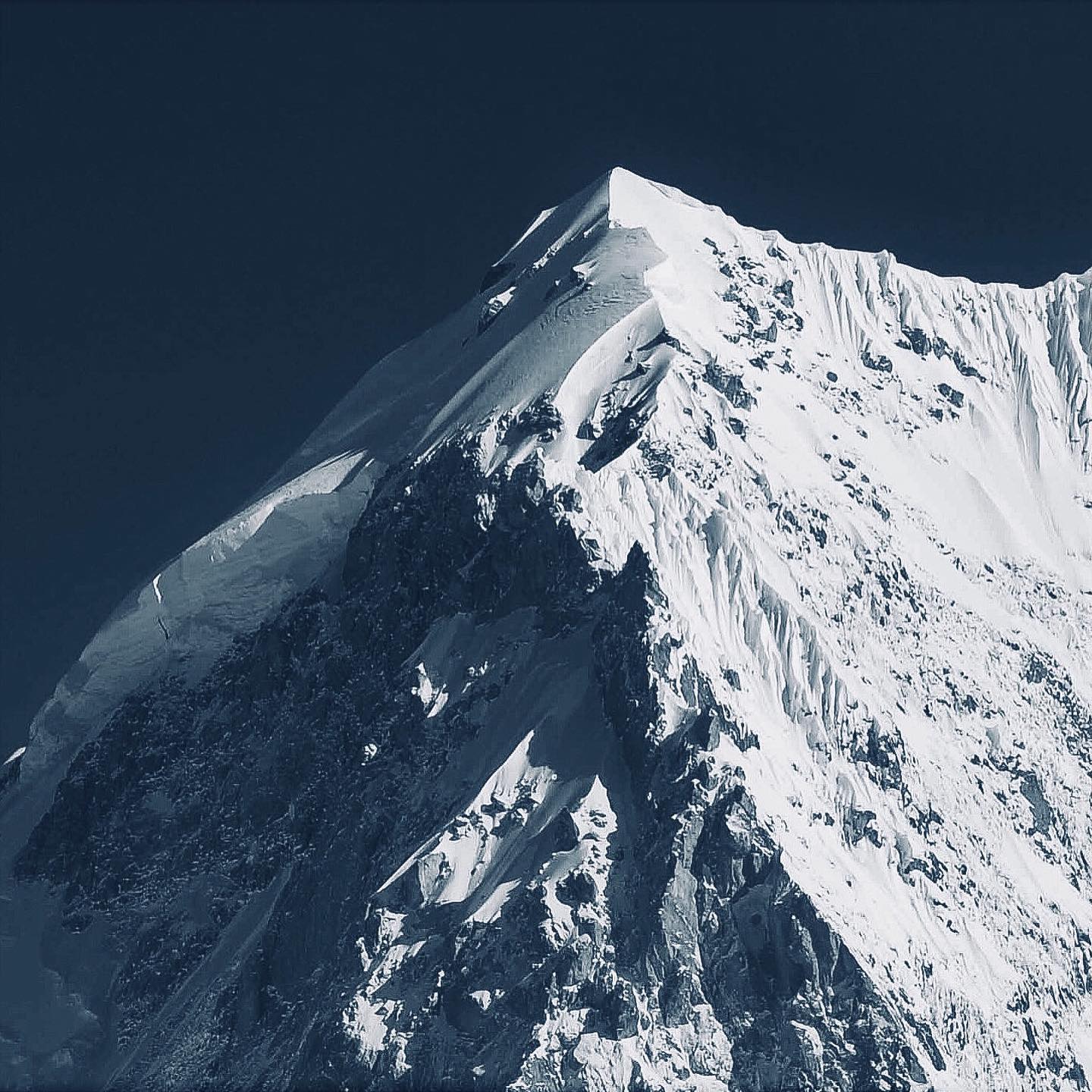 Seen is the terrain of the Great Himalayan Range, that is both uncharted and hardly skied
