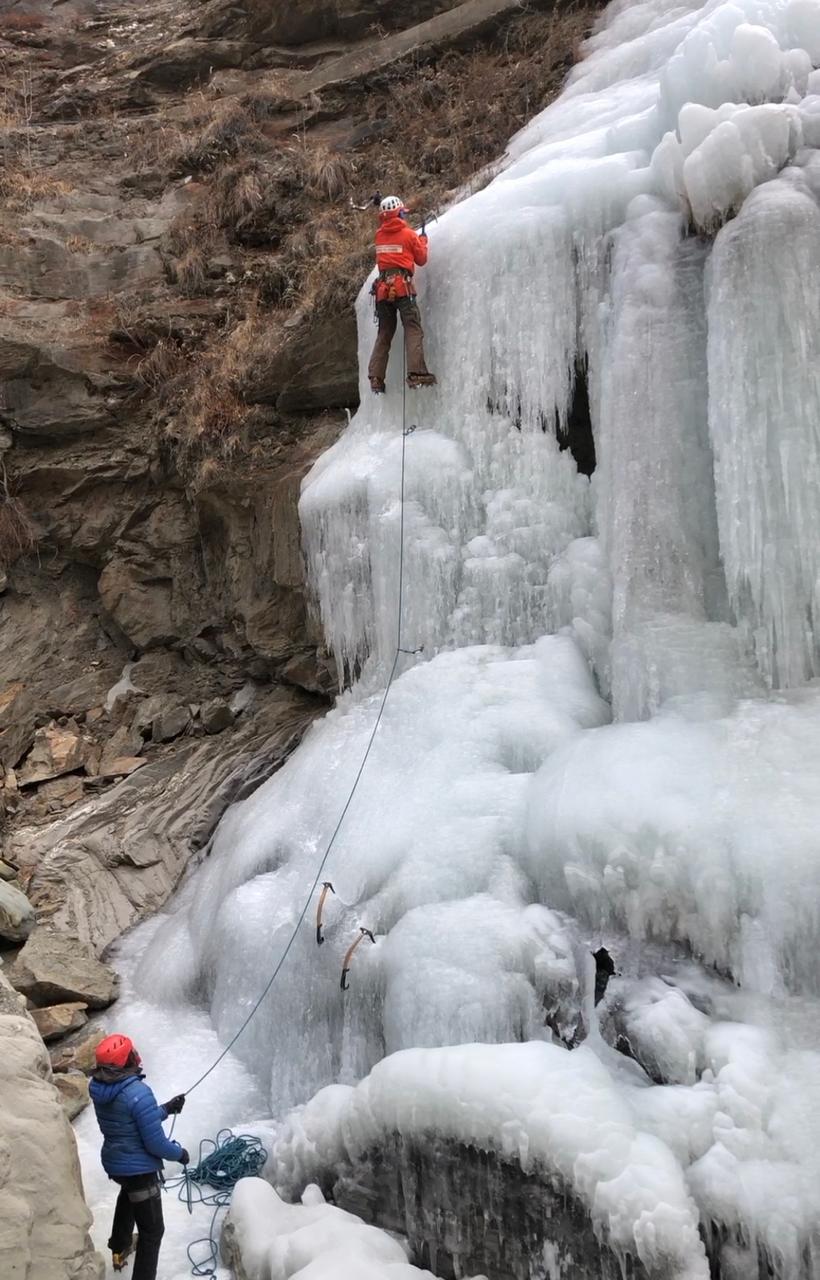 basic Ice climbing workshop at keylong