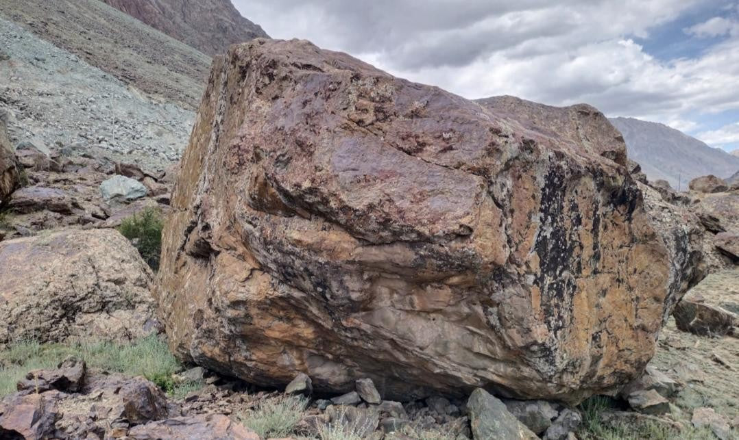 undefined Boulder  in Suru Valley — photograph from the original guidebook
