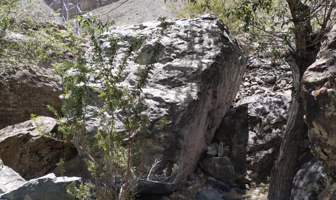 undefined Boulder  in Suru Valley — photograph from the original guidebook