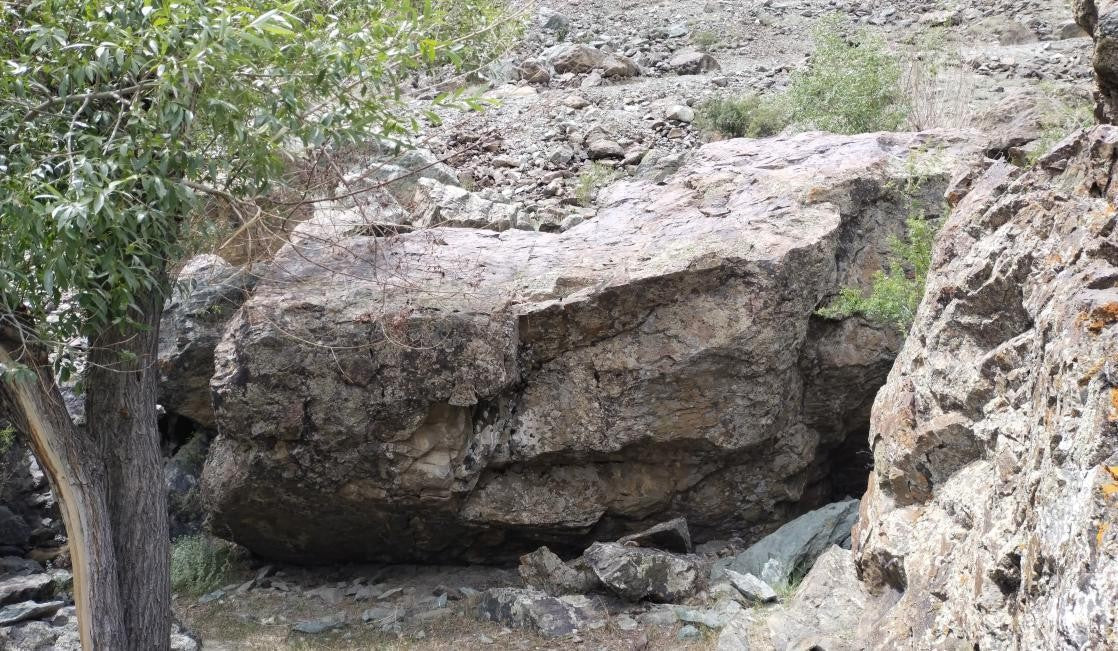 undefined Boulder  in Suru Valley — photograph from the original guidebook