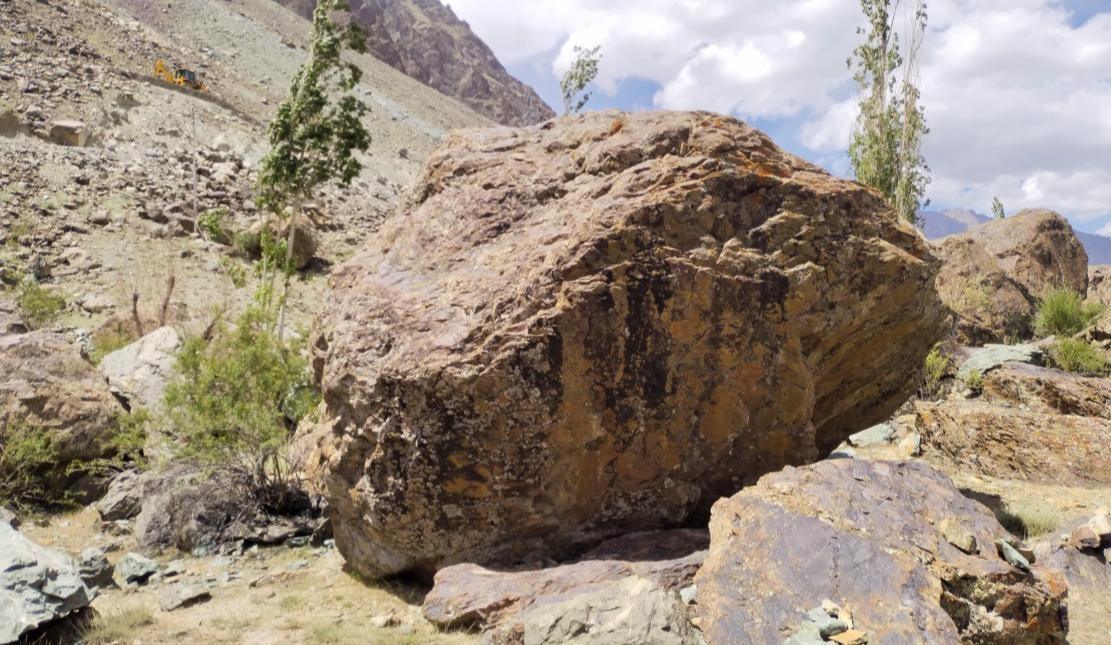 undefined Boulder  in Suru Valley — photograph from the original guidebook