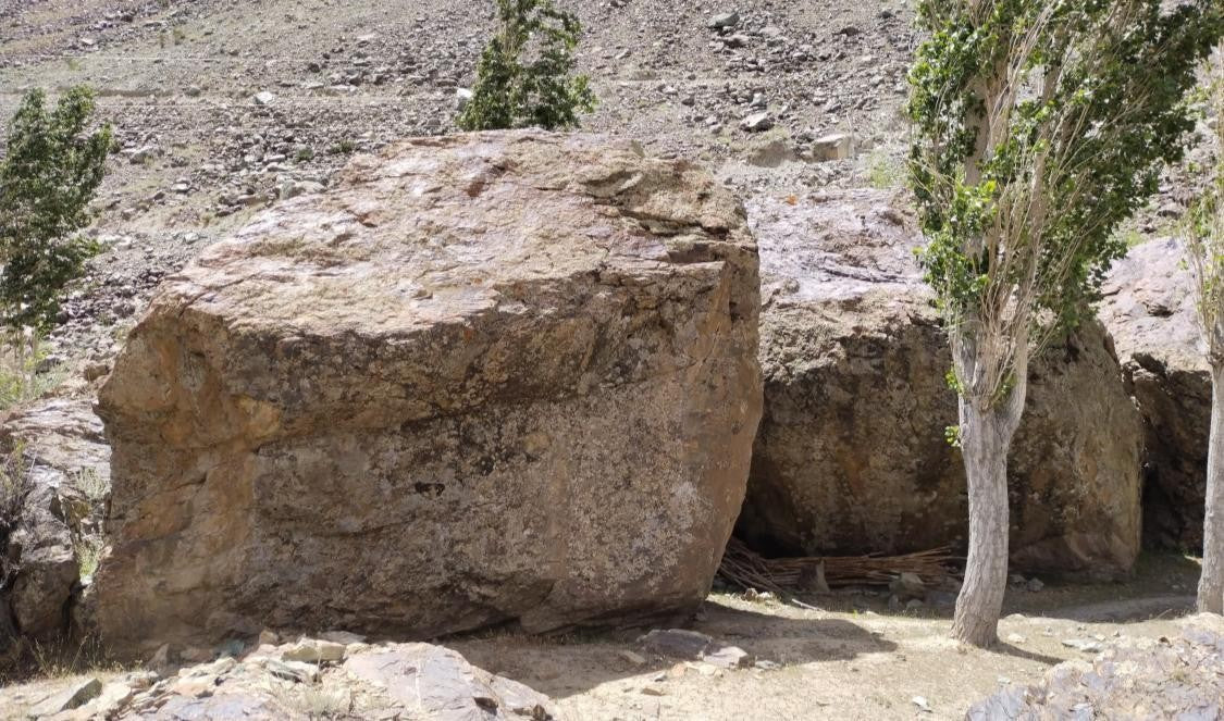 undefined Boulder  in Suru Valley — photograph from the original guidebook