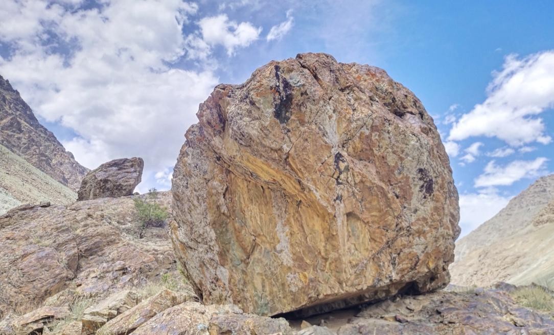 undefined Boulder  in Suru Valley — photograph from the original guidebook