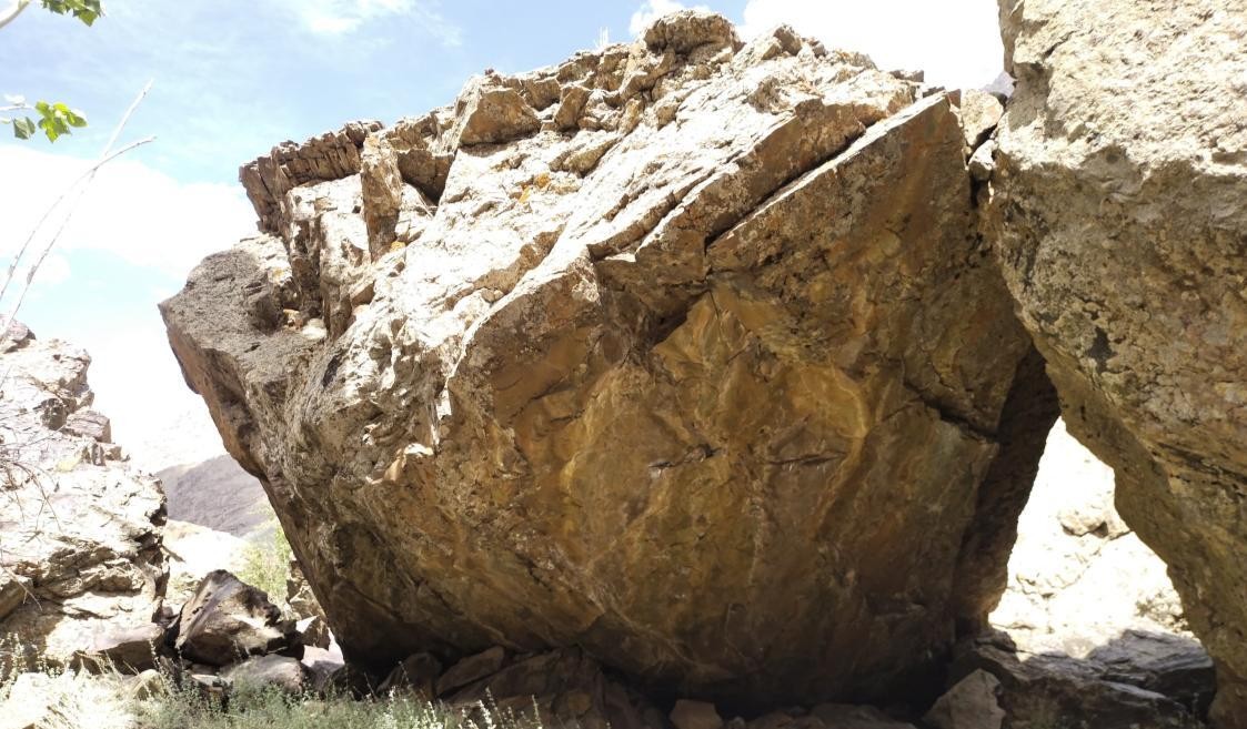 undefined Boulder  in Suru Valley — photograph from the original guidebook