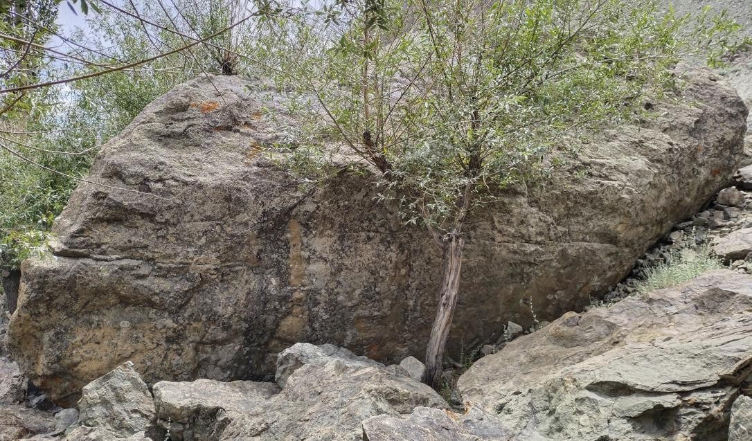 Beyul bouldering sector in Suru Valley — photograph from the original guidebook