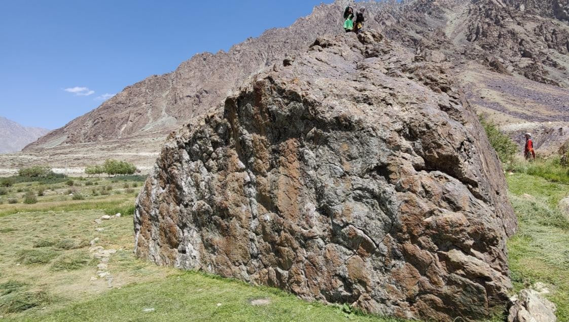 Meadow Boulder bouldering sector in Suru Valley — photograph from the original guidebook
