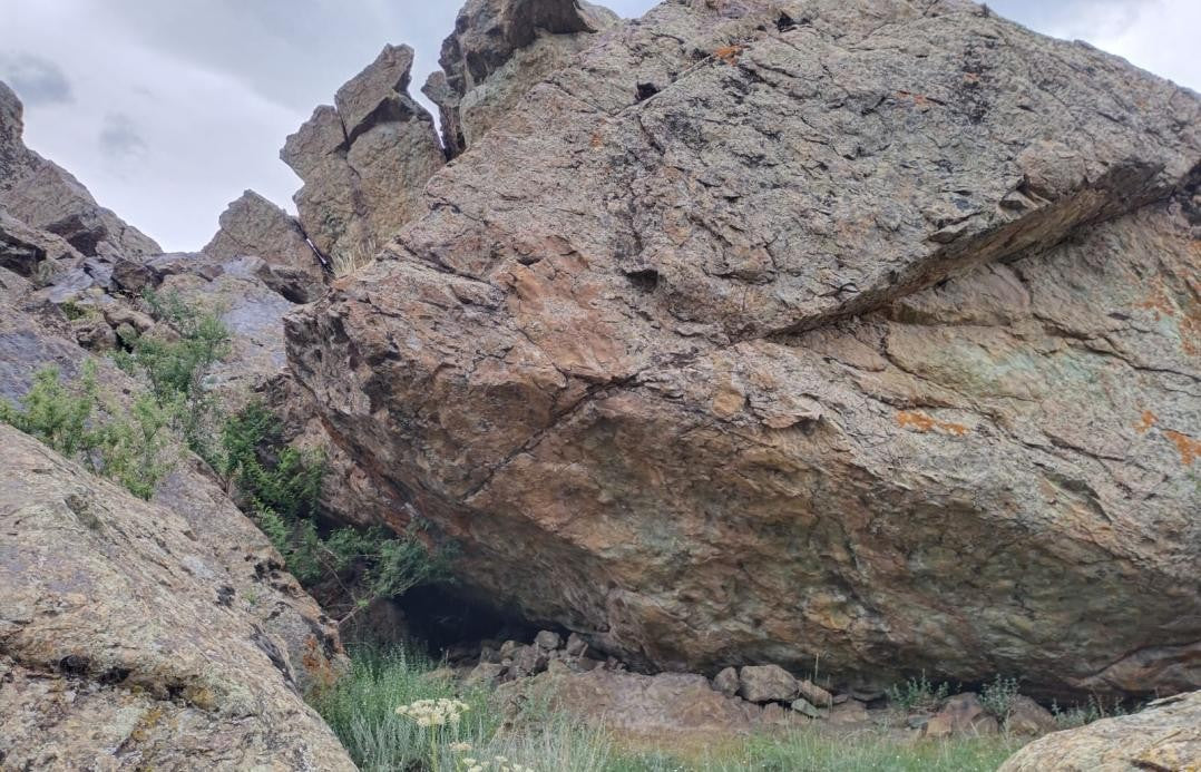 Naya Maal bouldering sector in Suru Valley — photograph from the original guidebook