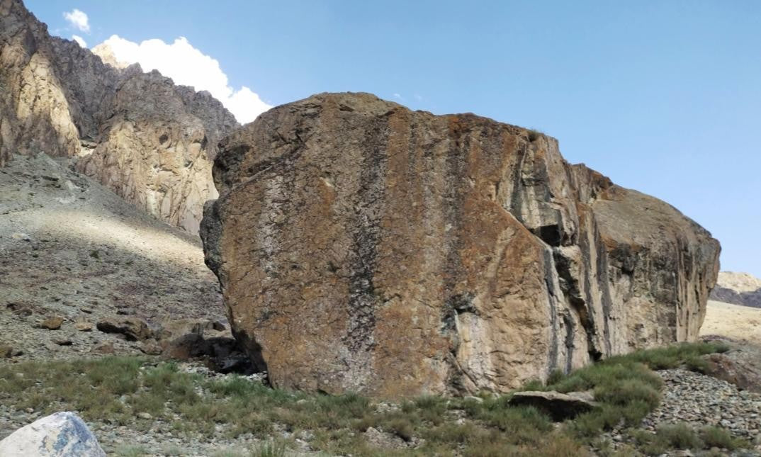 undefined Boulder  in Suru Valley — photograph from the original guidebook