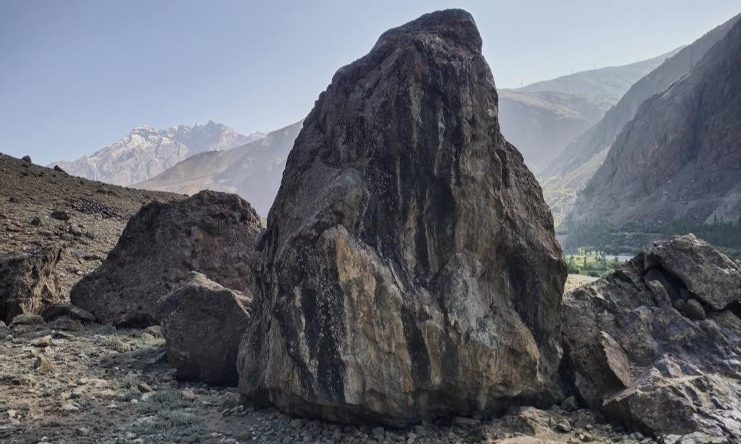 undefined Boulder  in Suru Valley — photograph from the original guidebook