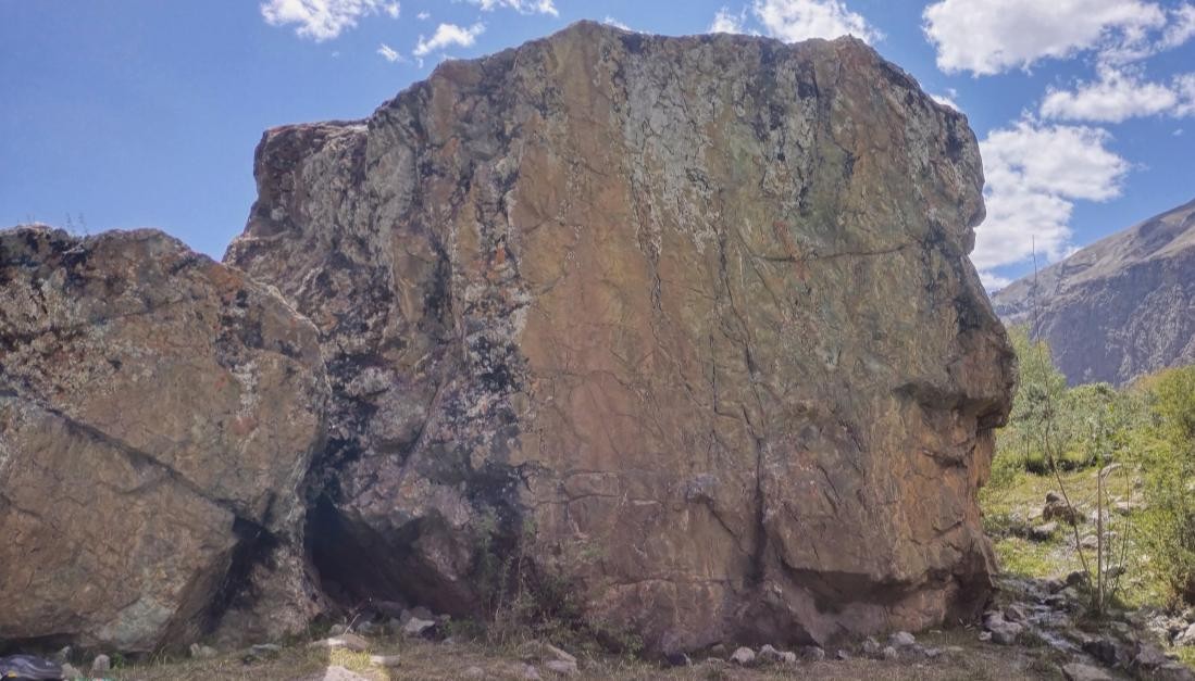 undefined Boulder  in Suru Valley — photograph from the original guidebook