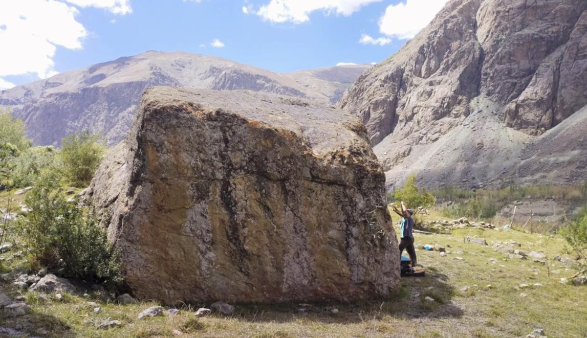 undefined Boulder  in Suru Valley — photograph from the original guidebook