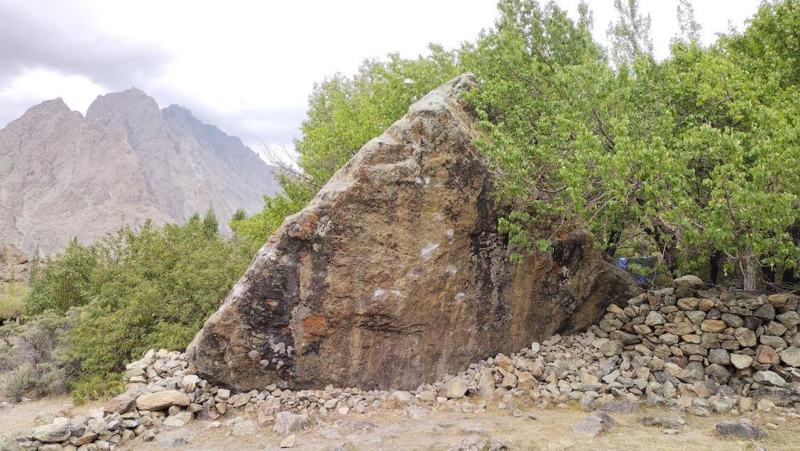 undefined Boulder  in Suru Valley — photograph from the original guidebook