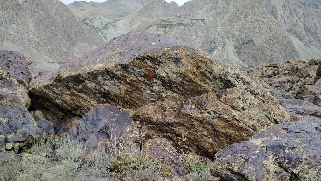 undefined Boulder  in Suru Valley — photograph from the original guidebook