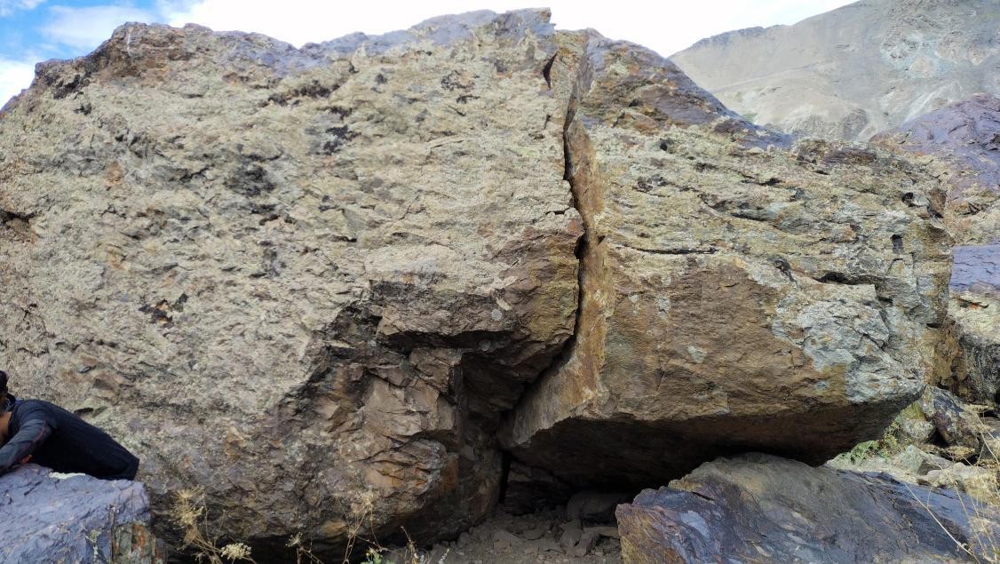 undefined Boulder  in Suru Valley — photograph from the original guidebook