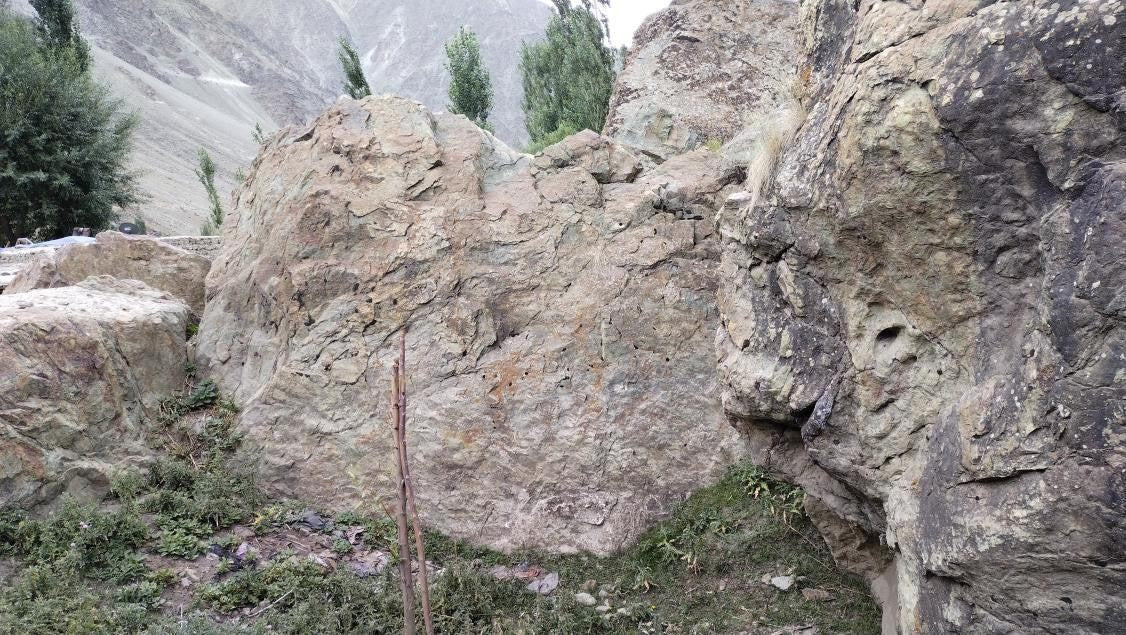 undefined Boulder  in Suru Valley — photograph from the original guidebook