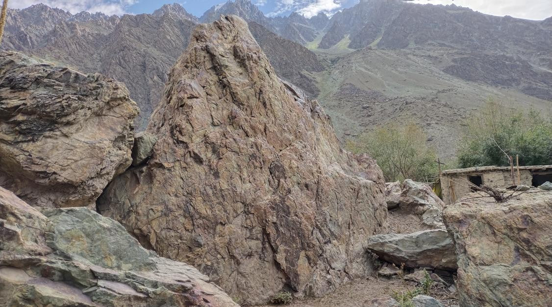 undefined Boulder  in Suru Valley — photograph from the original guidebook