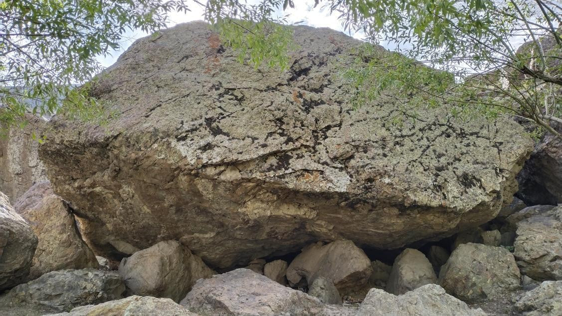 undefined Boulder  in Suru Valley — photograph from the original guidebook
