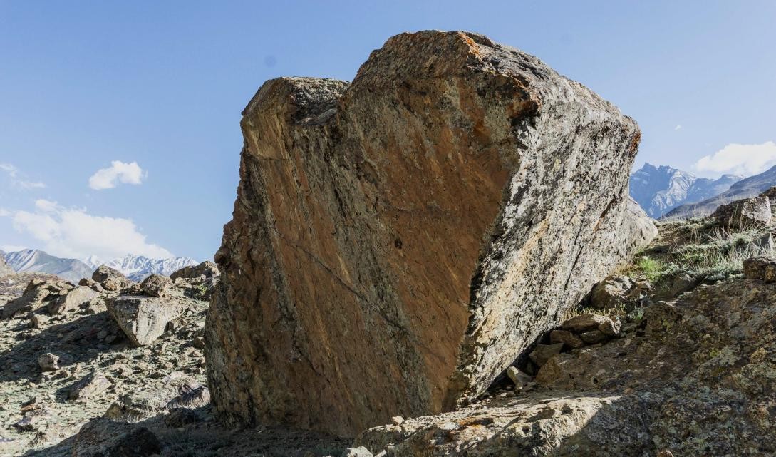 undefined Boulder  in Suru Valley — photograph from the original guidebook