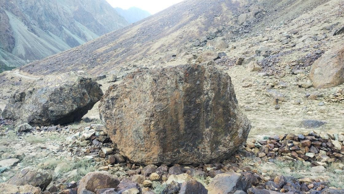 undefined Boulder  in Suru Valley — photograph from the original guidebook