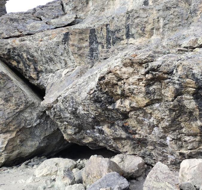 undefined Boulder  in Suru Valley — photograph from the original guidebook