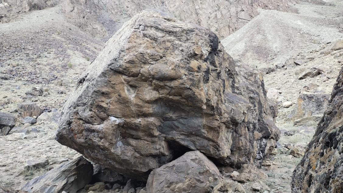undefined Boulder  in Suru Valley — photograph from the original guidebook