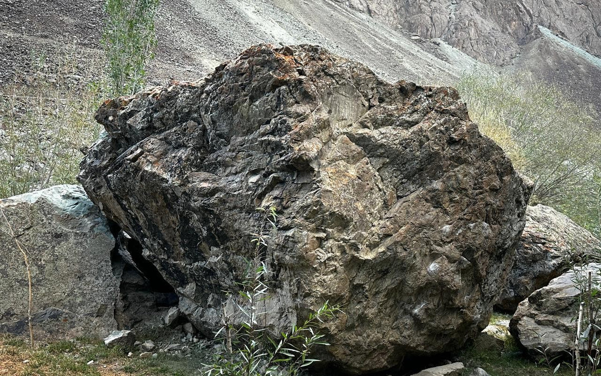 undefined Boulder  in Suru Valley — photograph from the original guidebook