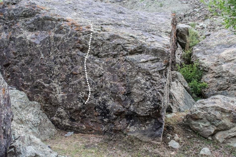 undefined Boulder  in Suru Valley — photograph from the original guidebook