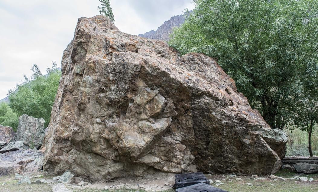 undefined Boulder  in Suru Valley — photograph from the original guidebook
