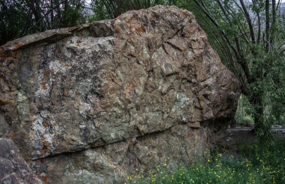 undefined Boulder  in Suru Valley — photograph from the original guidebook